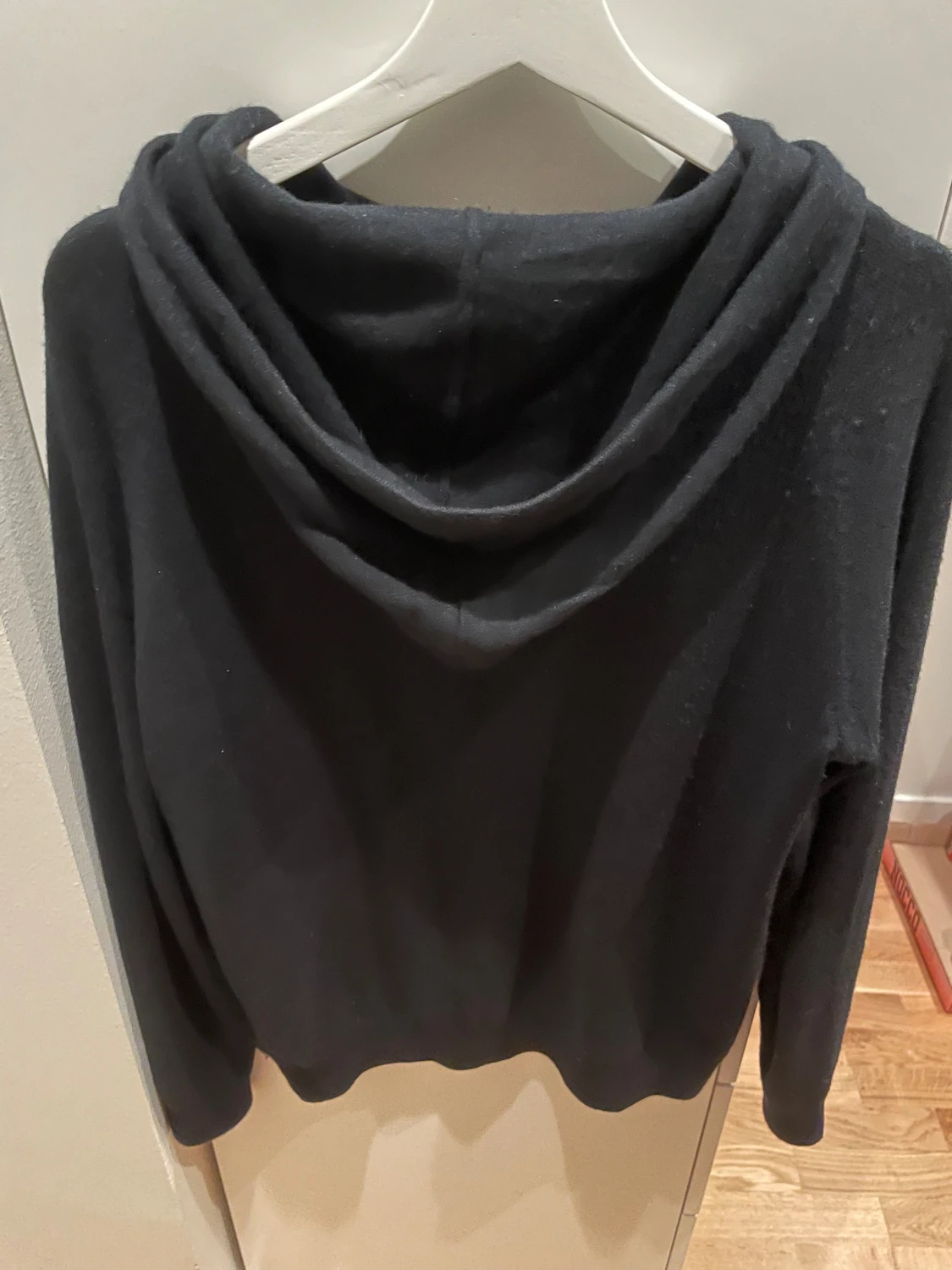 Svart hoodie från Tiger of Sweden - 1