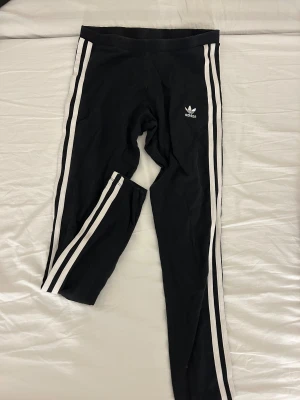 Adidas tights  - Adidas tight i mycket bra skick 