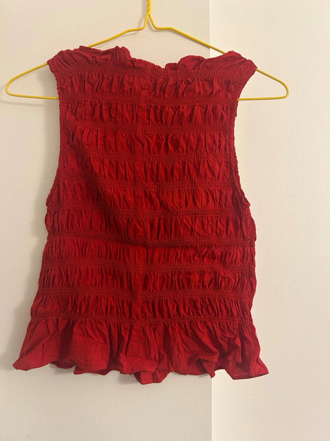 Röd smockad ärmlös topp - 2