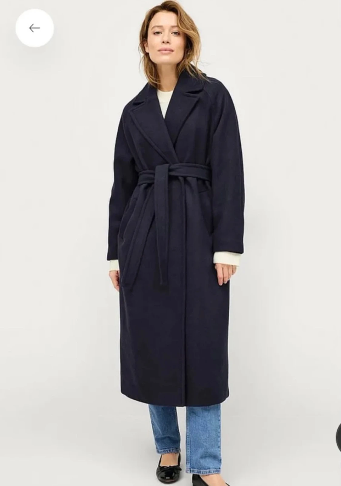 Marinblå kappa, Noisy May - 3