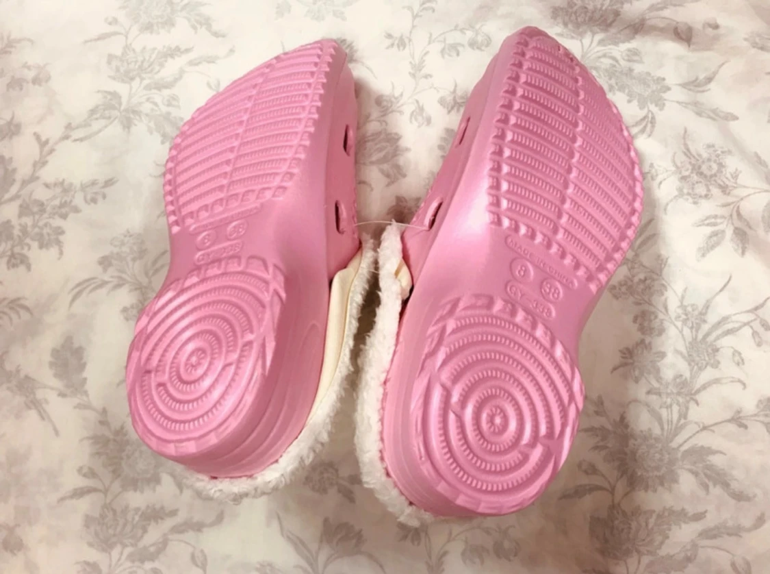 Rosa fluffiga tofflor med syntetpäls - 1