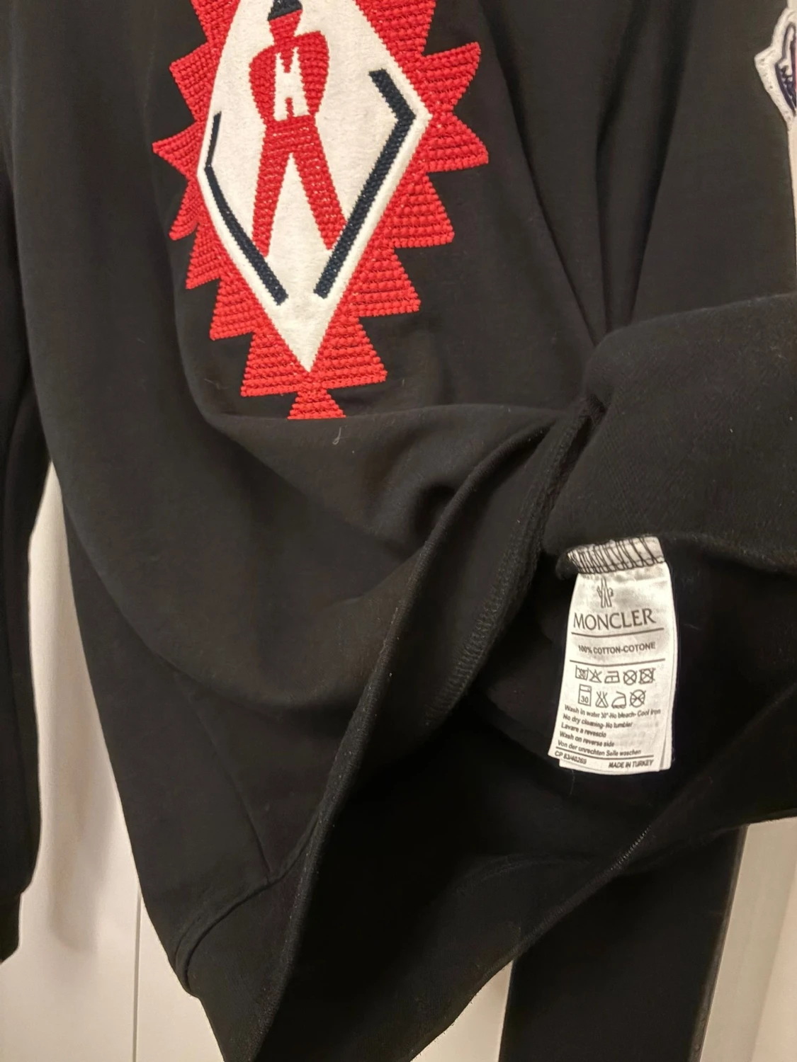 Svart hoodie från Moncler med brodyr - 2