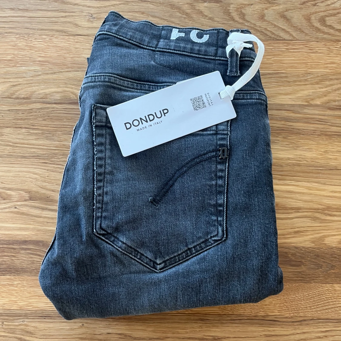 Svarta jeans från Dondup