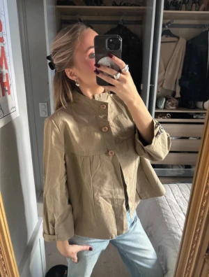 Hugo Boss - Sååå snygg jacka från hugo boss💞  Står size 12/44/10 men känns som S