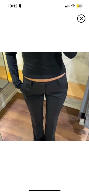 Lågmidjade kostymbyxor - Använda men inga defekter! köpta för 500kr