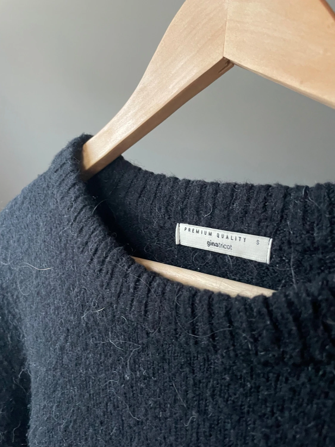 Svart stickad tröja Gina Tricot