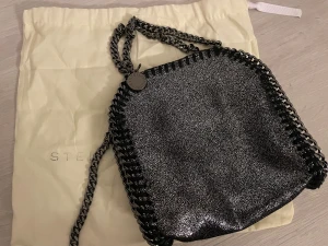 Stella McCartney väska  - I den lilla storleken, helt ny!! 