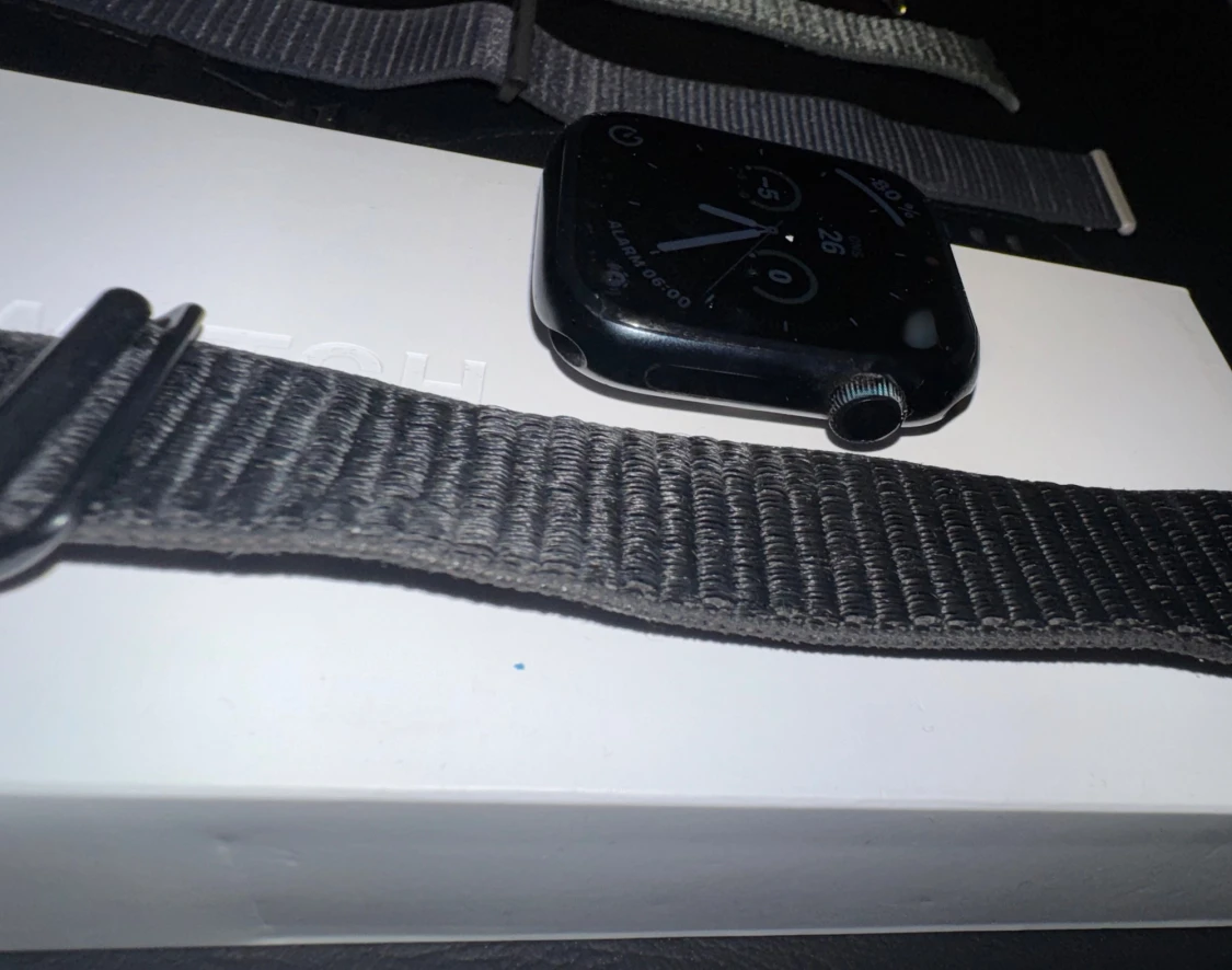 Apple Watch Series 9 45mm med org.kartong/armband/laddare + flera extra skydd och armband - 4