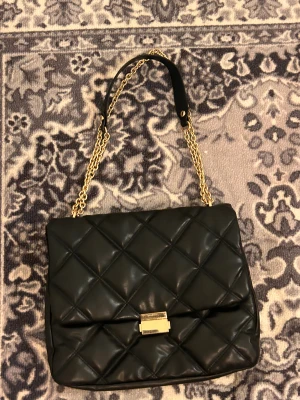 En HM väska  - Väldigt fint med bra skick 