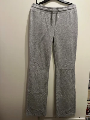 Gråa mjukisbyxor - Aldrig använda, storlek 158-164