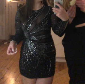 Nyårsklänning  - Använd en gång. Fint skick.