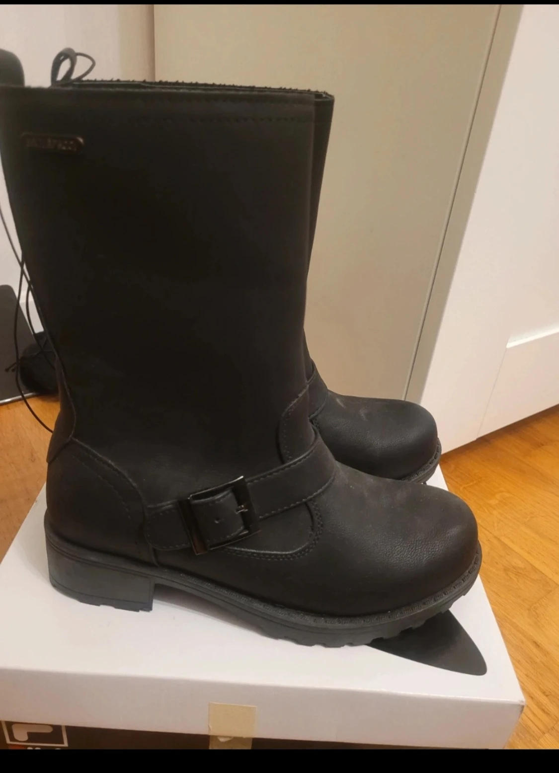 Svarta boots med spänne, storlek 36