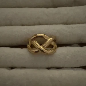 Nya ringar i lager!💍💍 - Alla som köper minst två ringar får en slumpmässig vald ring på köpet. Vid köp över tre ringar får man välja ringen som kommer på köpet🛍️🛍️