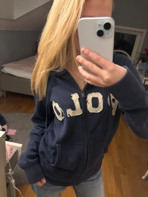 Mörkblå hoodie från Polo Ralph Lauren - Mörkblå vintage hoodie med dragkedja från Polo Ralph Lauren. 