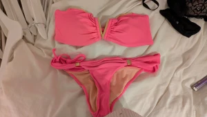Victoria Secret bikini set - Storlek XS / S, finns band till toppen som går att sätta på om man vill