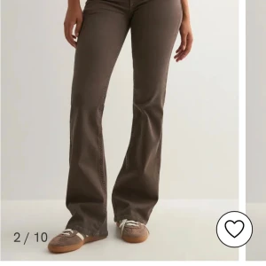 Nelly jeans  - Säljer mina Nelly jeans som aldrig är använda, jag säljer de då de inte passar. Tycker det är väldigt tråkigt att behöva sälja de då jag älskar färgen på byxorna nu under höst/vinten🥰 skriv om ni har några frågor!