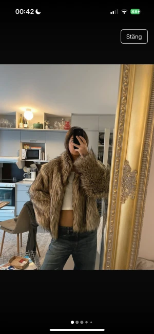 Pälsjacka - Så fin päls jacka köpt på vinted men märket är NAKD, bilderna är från säljaren jag köpte jackan av 💕