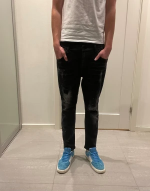Dondup Jeans  - Säljer nu dessa Dondup Jeans med snygga slitningar och tvätt i populär design, skriv för fler bilder/frågor🙌🏼