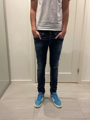 Dondup George Jeans  - Säljer nu dessa Dondup George Jeans, skriv för fler bilder/frågor🙌🏼