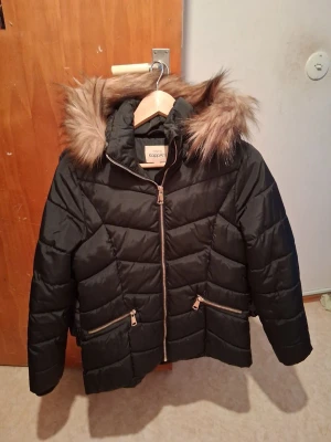 Barnjackor - Bild 1 Kapp Ahl strl 152, 75 kr fint skick                    Bild 2 Desigual strl 7/8 112/128 cm 100 kr, fint skick                                                                Bild 3 Everest strl 140, 75 kr, fint skick 