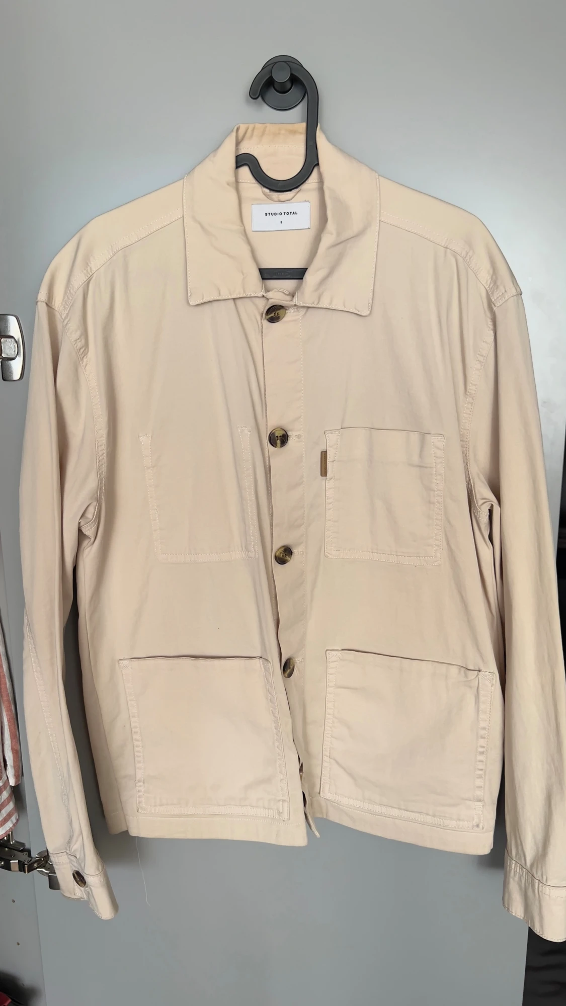 Beige overshirt från Studio Total