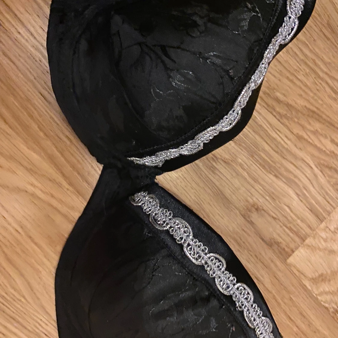 Svart detaljerad bh - spetsdetalj - 1