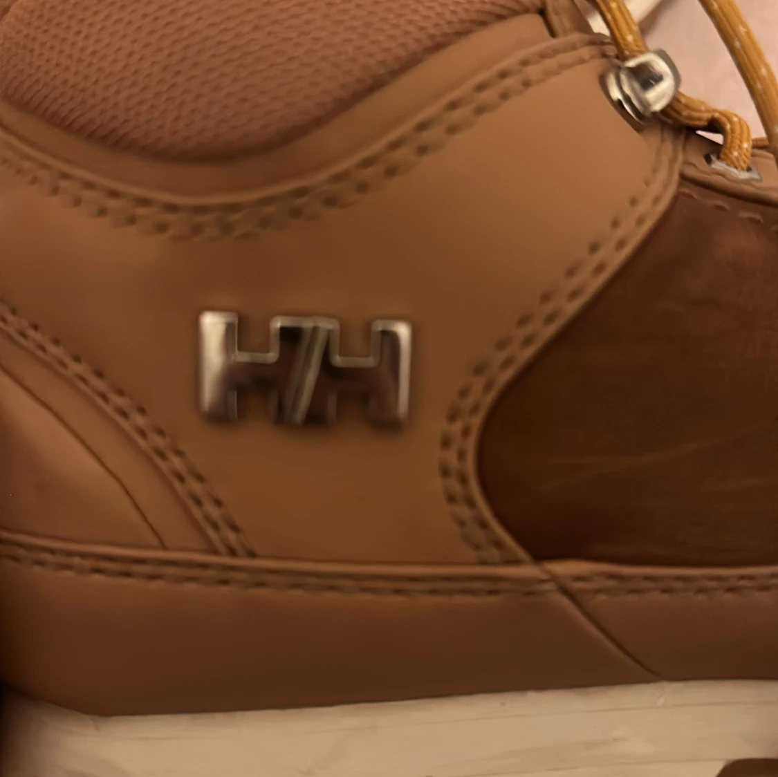 Bruna kängor från Helly Hansen - 2