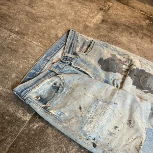 Baggy Paint Splatter Levis  - Helt stört sköna levis som sitter som 32/32🥰 Skirv om ni har frågor👏