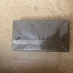 Gucci Guilty Absolute Pour Homme - Gucci Guilty Absolute Pour Homme, 50 ml. Snygg och stilren parfym för dig som vill sticka ut. Tillverkad i Italien. Perfekt storlek att ta med överallt.