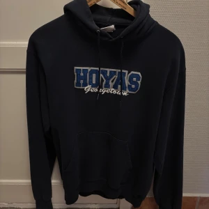 Vintage hoodie - Snygg champion vintage hoodie utan defekter och är normal i storlek.