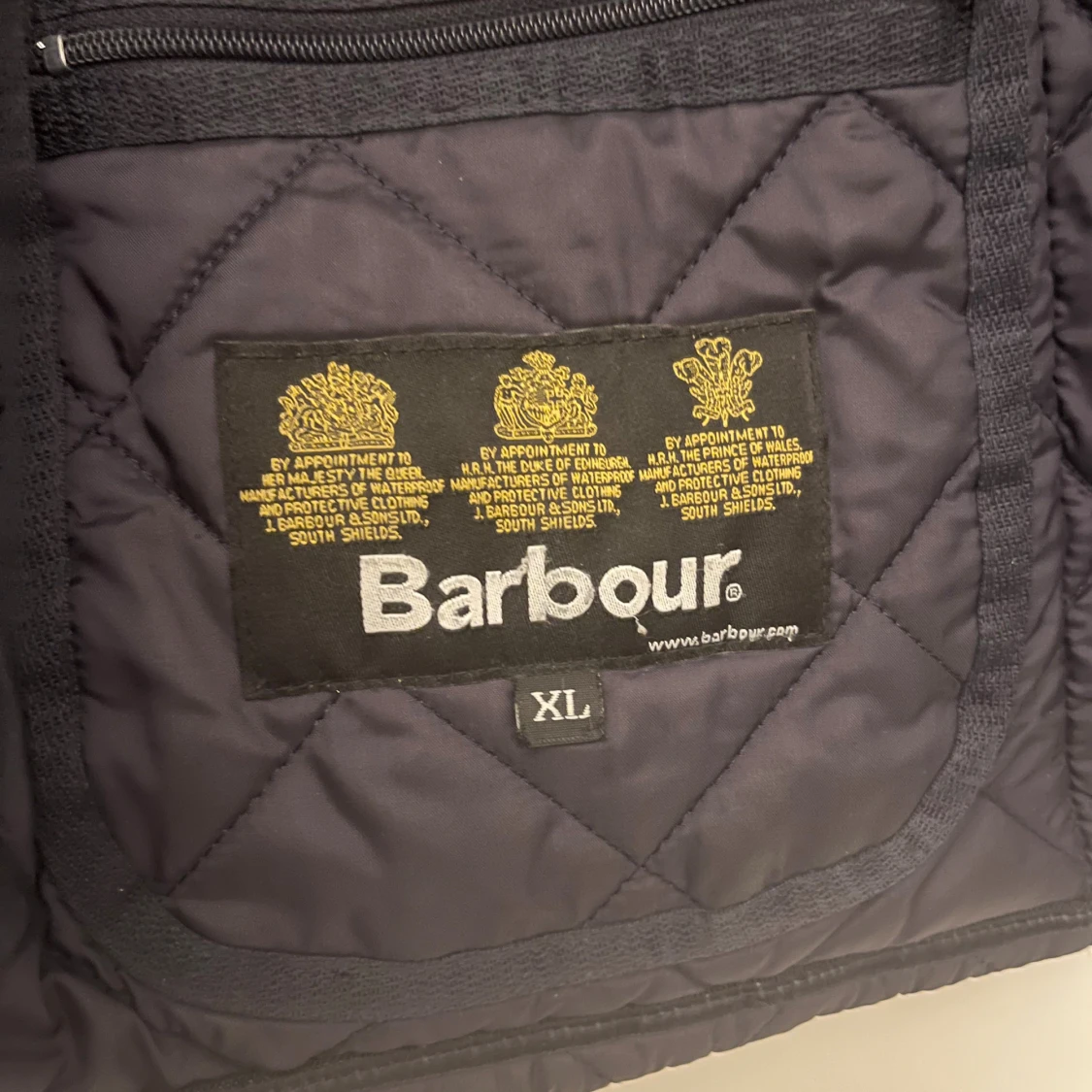 Mörkblå quiltad jacka Barbour  - 1