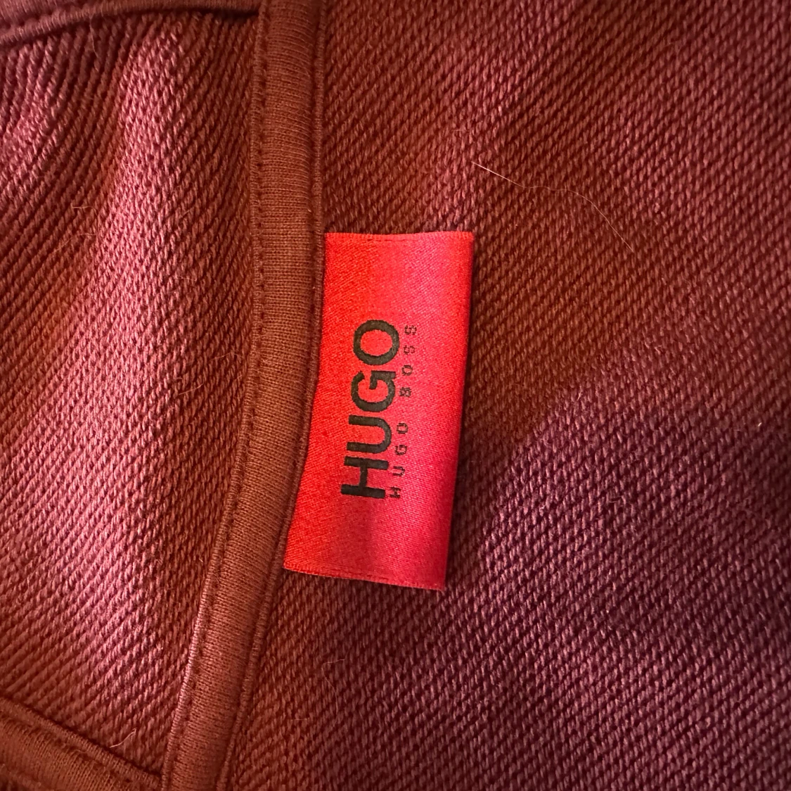 Vinröd hoodie från Hugo Boss - 1