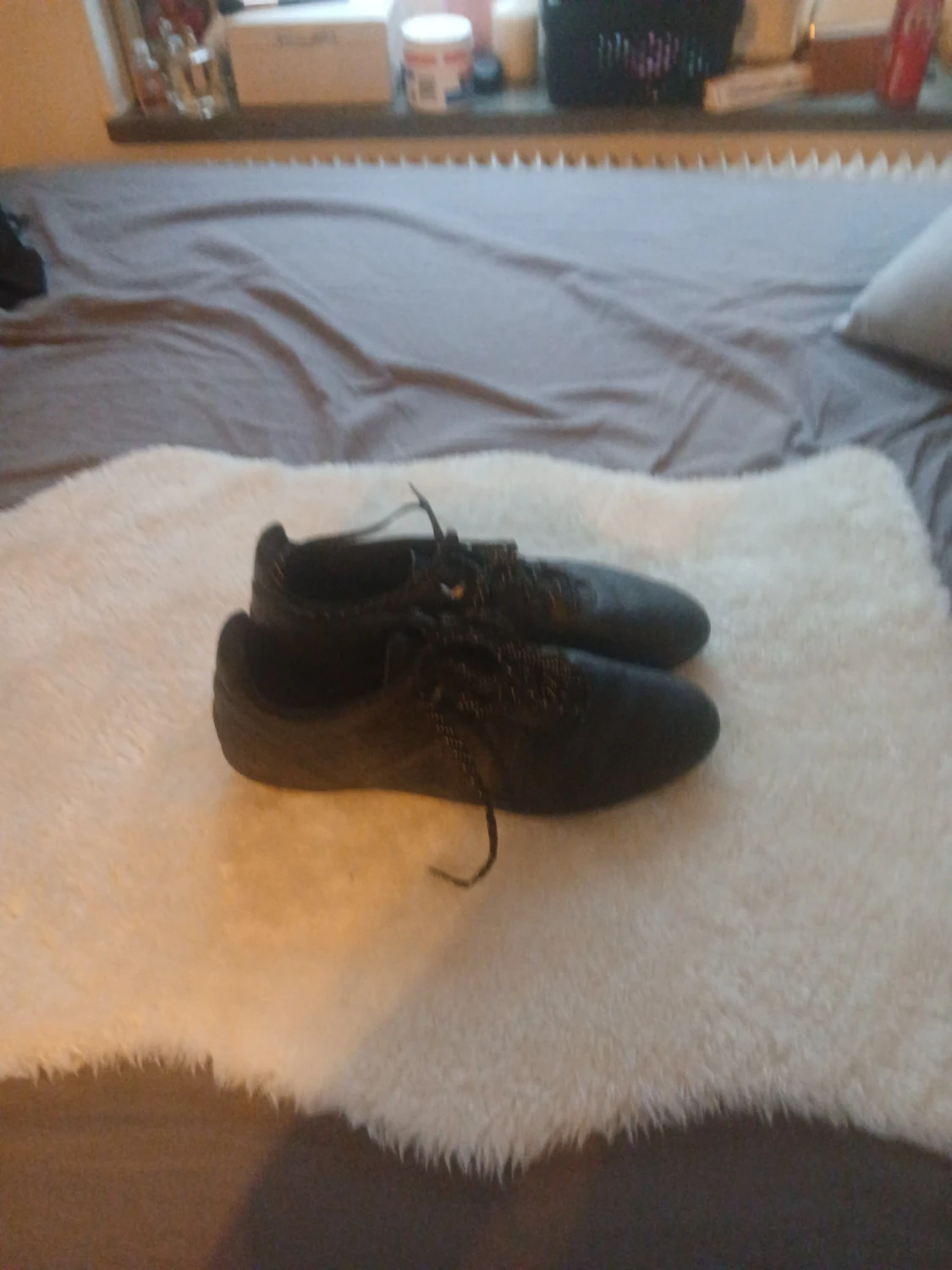 Svarta fotbollsskor med snörning - 1