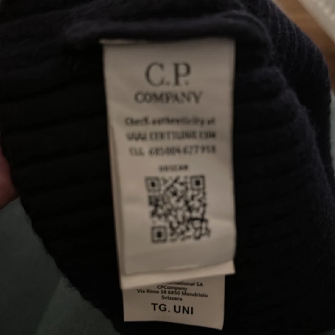 Mörkblå C.P. Company mössa   - 2