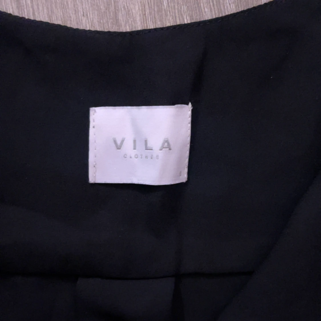 Svart ärmlös blus från Vila - 1