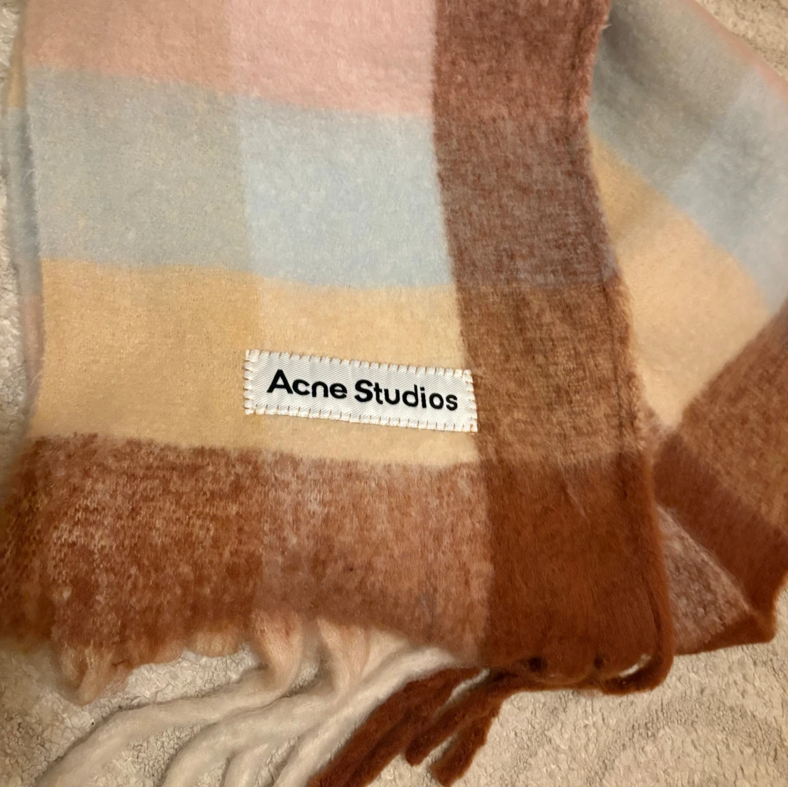 Rutig halsduk från Acne Studios - 3