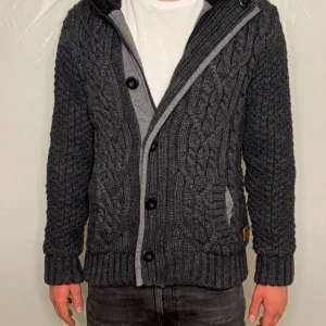 Cardigan - S.Oliver Cardigan med fodring i kragen | Skick 9/10 | Storlek M | Hör av er vid minsta fundering😁✅