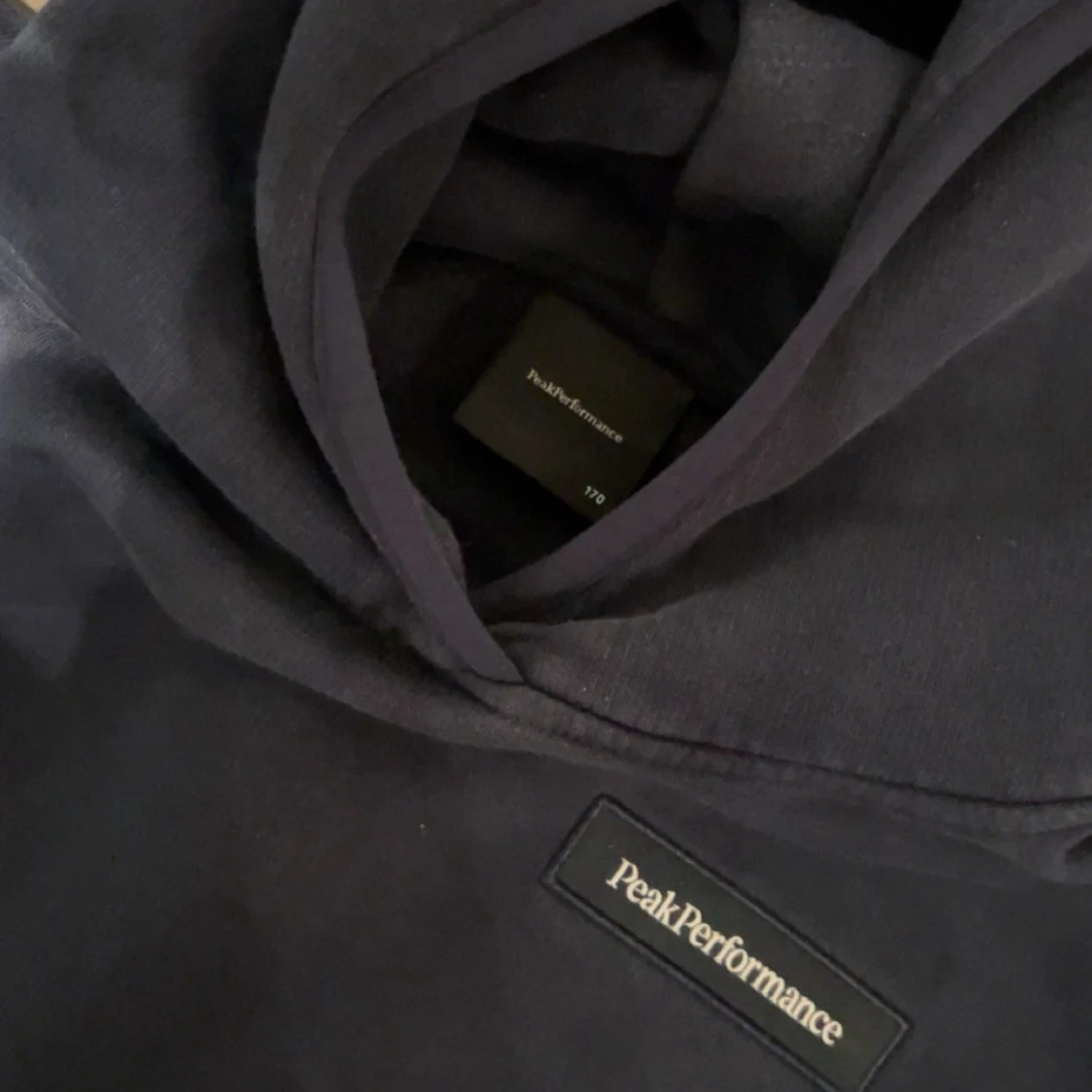 Marinblå hoodie Peak Performance - 1