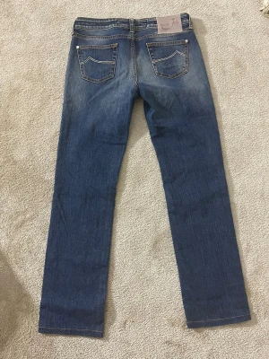 Jacob Cohen jeans - Säljer dessa otroligt feta Jacob Cohen jeans i 9,5/10 skick modell slim. Storlek: W30 fits storlek 30 och 31 Pris är diskuterbart ✅ Bara att höra av dig vid frågor! 5/5 reviews här på Plick ⭐ Fraktar samma dag 📦