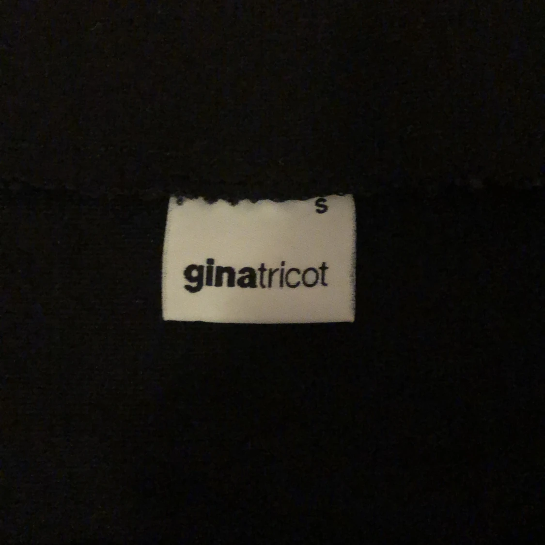 Svart kjol från gina tricot  - 1