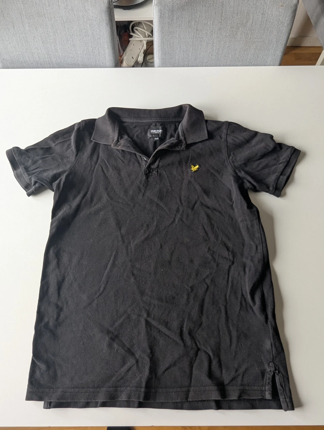 Svart pikétröja från Lyle & Scott