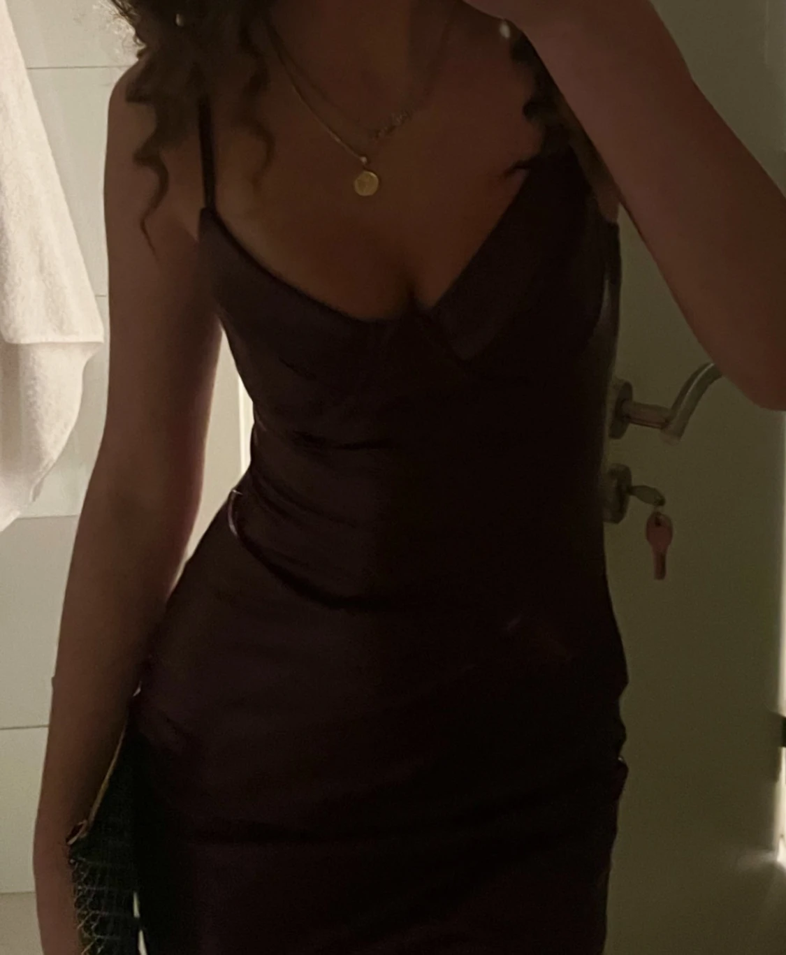 Vinröd tight klänning med bygel - 1