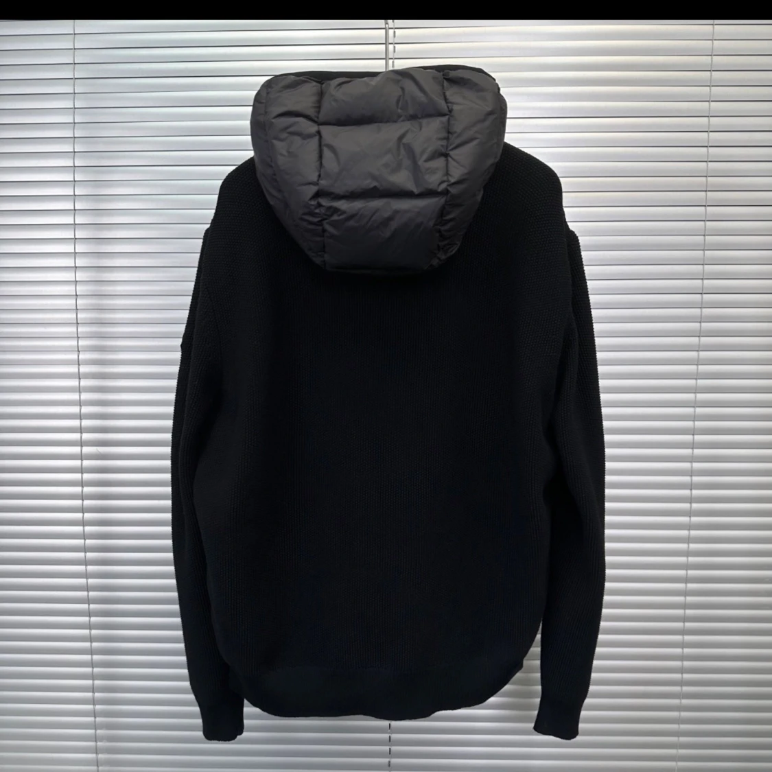 Svart Moncler pufferjacka med huva - 1