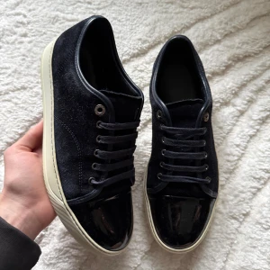 Lanvin Cap Toe Navy - Uk7=42 | nypris 5000kr! 