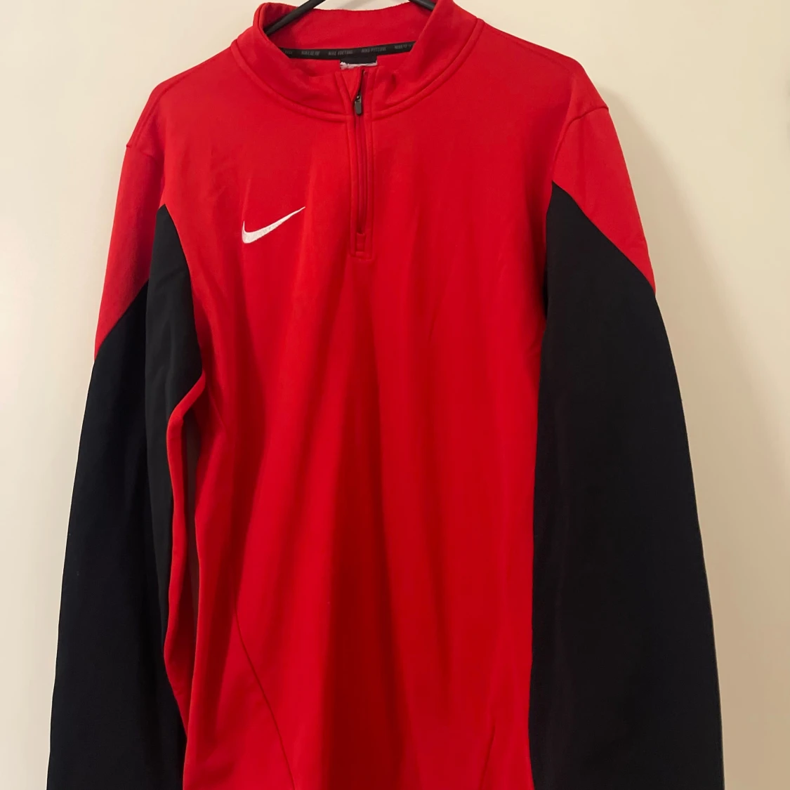 Röd Nike Dri-Fit half zip tröja - 1