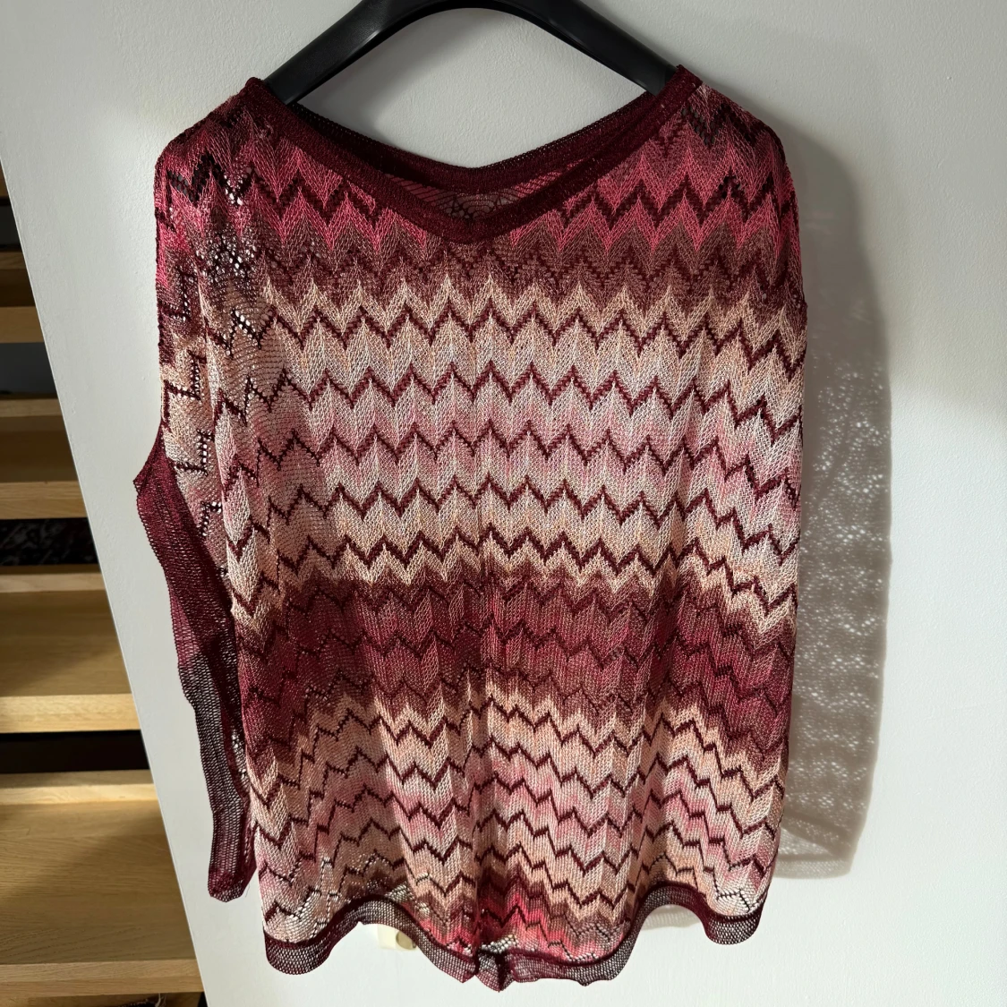 Missoni mönstrad poncho vinrött