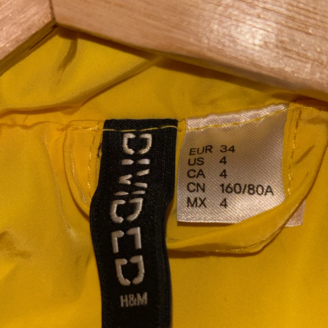 Gul pufferjacka från H&M, strl 34 - 3