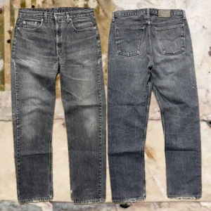 Levis Jeans - Tjena! Säljer dessa riktigt unika vintage orange tab Levis 615 jeans, jeansen är ifrån cirka 80tal och har riktigt fin karaktär med lite färg skvätt och snygga fades, jeansen är i storlek W36/L34, Midja-45/ Längd-114/ Benöppning-20, hör av dig vid funderingar!🙌