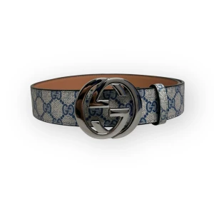 Gucci Bälte - Helt nytt aldrig använt. Storlek 110cm. Kan frakta eller mötas i Haninge. Skriv gärna vid fler frågor, postar alltid inom 24h. (Alla bilder är tagna av mig)