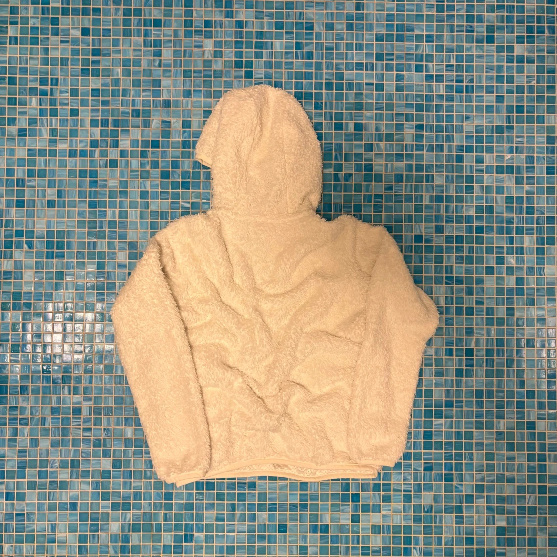 Vit fleecehoodie från Patagonia - 2